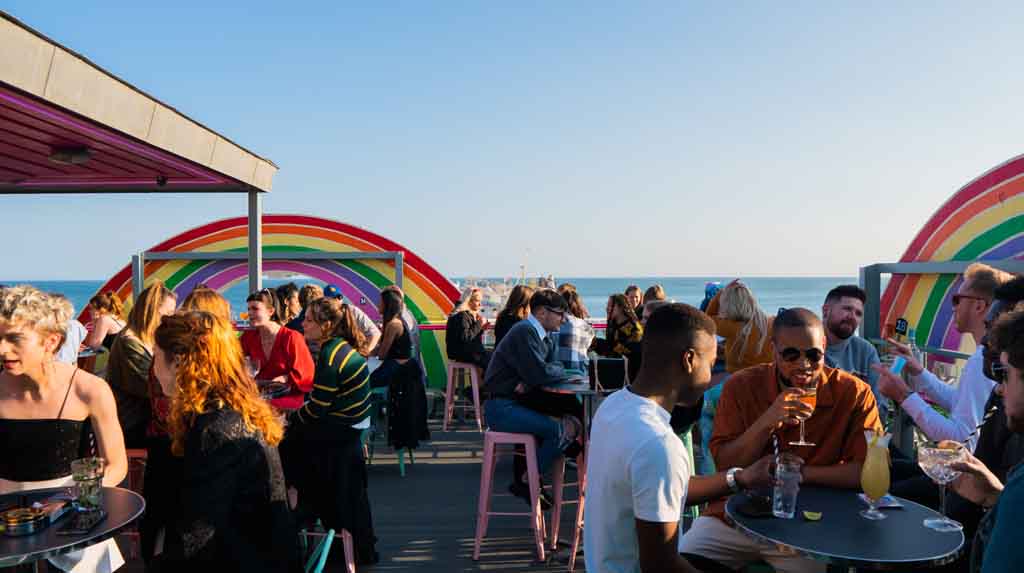 O Club Revenge é o mais conhecido ponto de encontro LGBTQIA+ de Brighton.