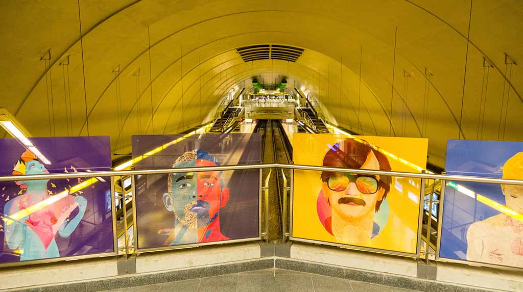 Estação de metrô Santa Fé-Jauregui, obras expostas dentro da estação