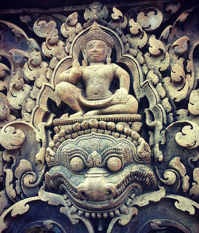 Templos de Angkor: detalhes esculpidos no Preah Khan