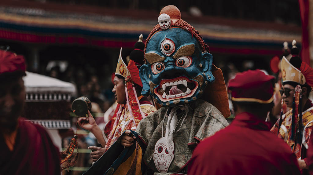 Ladaquianos no Festival de Hemis em Ladakh, Índia, nos Himalaias indianos