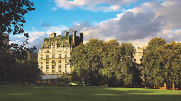 The Ritz London teve locações para Um Lugar Chamado Notting Hill