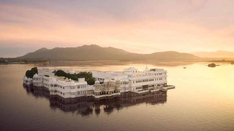 Taj Lake Palace hotel em Udaipur no filme 007 contra Octopussy