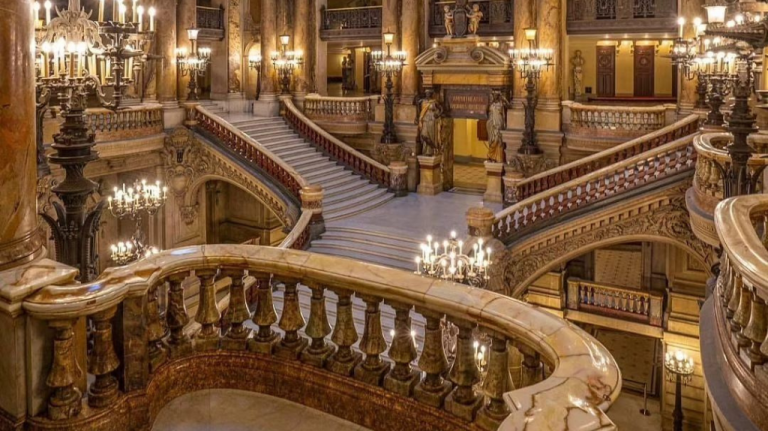 A escadaria da Opera de Paris