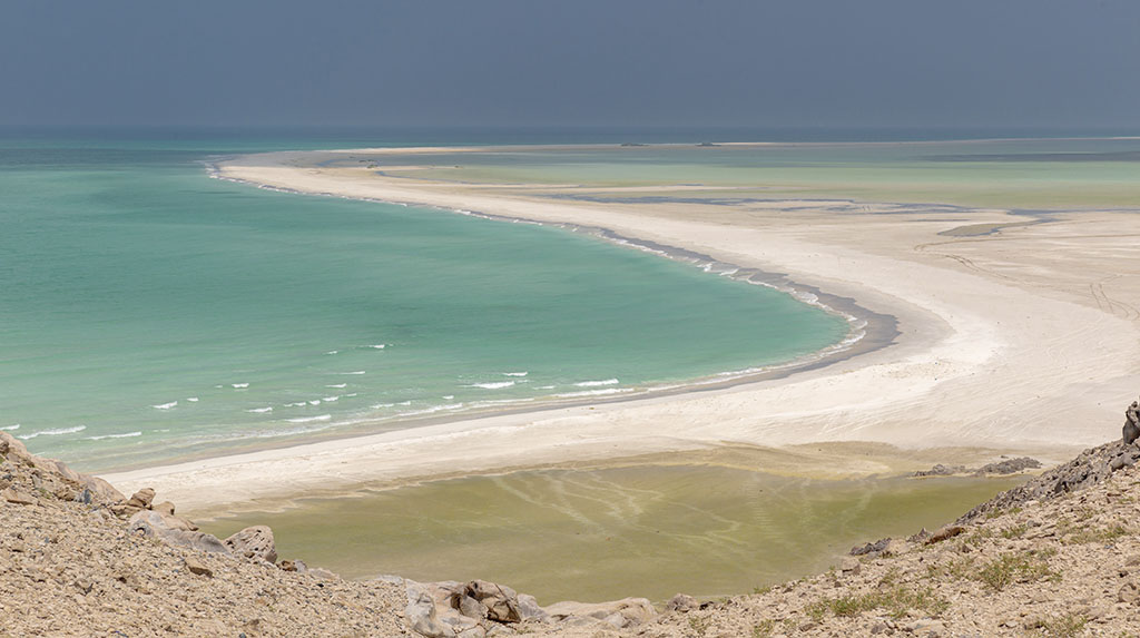 Cruzeiro cultural: o azul intenso e límpido do Oceano Índico em Socotra