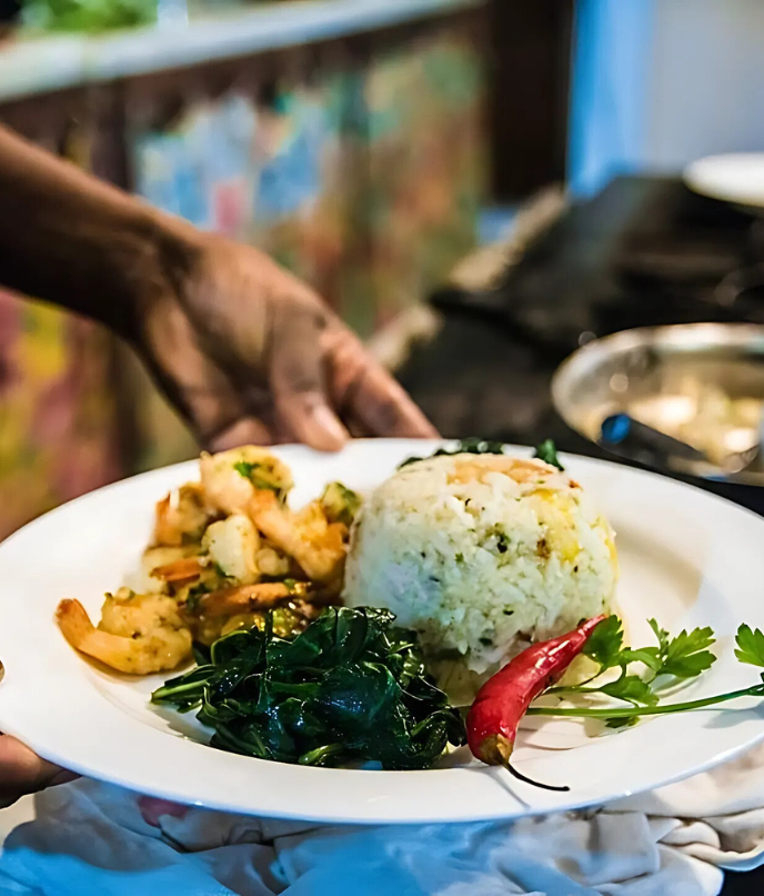 Prato típico da cozinha caiçara servido em Paraty