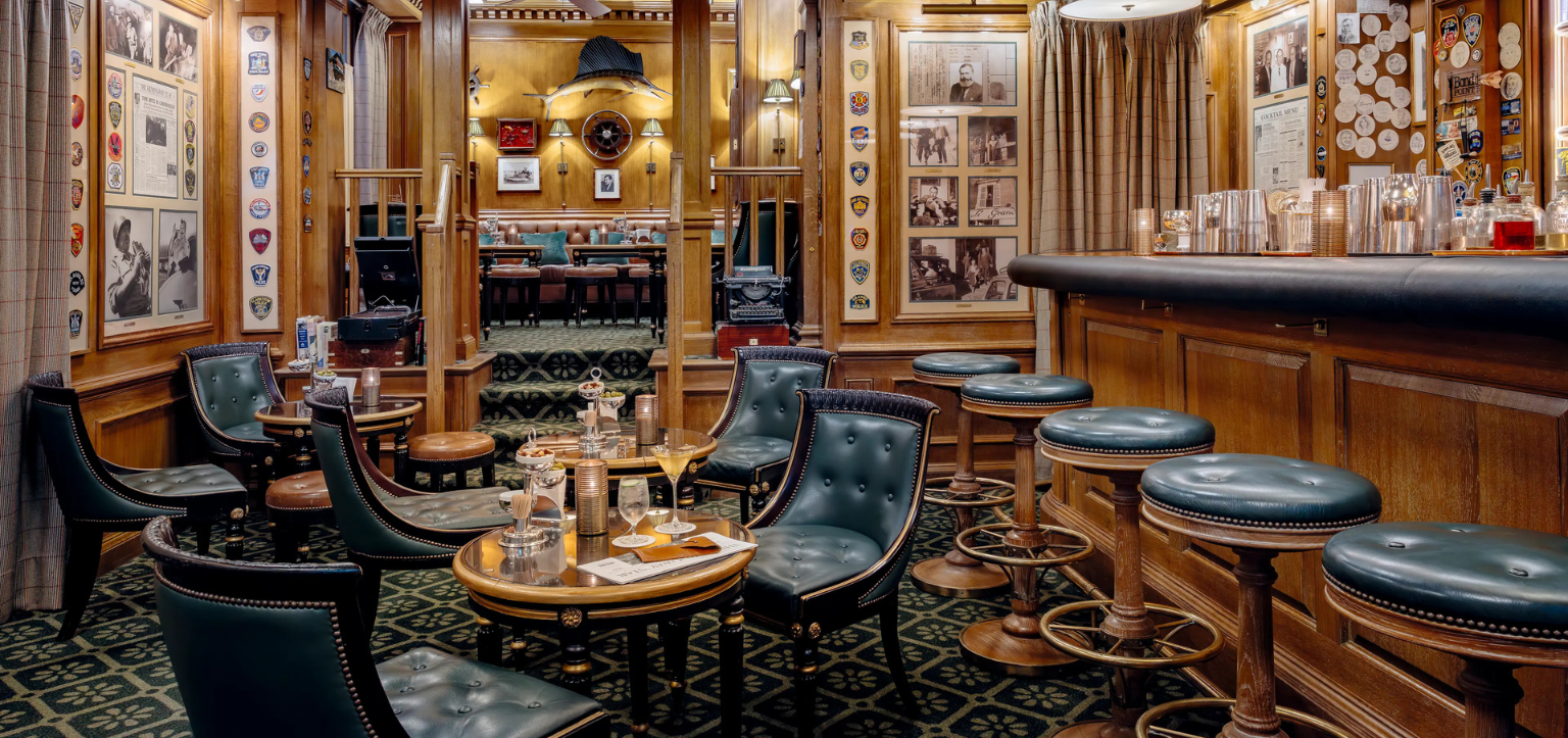 O ambiente do Hemingway Bar, no Ritz em Paris