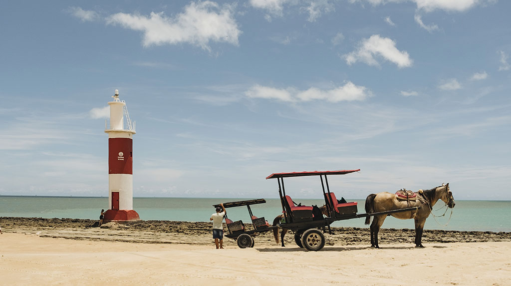 Dica de viagem: farol e charrete no trajeto entre São Miguel do Gostoso e Galinhos