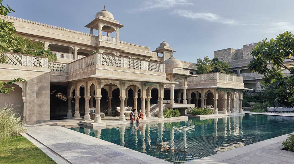 A piscina do Six Senses Fort Barwara, na Índia