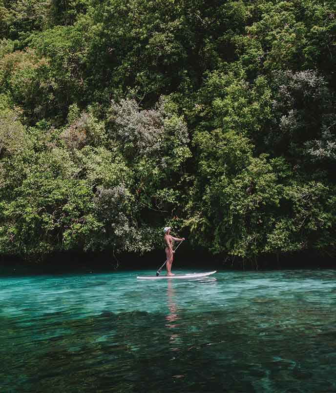 Stand up paddle nas águas do Palau