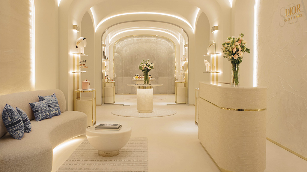 Ambientes minimalistas e elegantes do Spa Dior, recém-renovado.