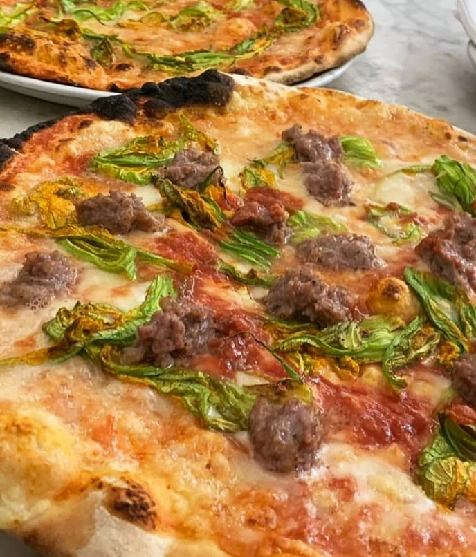 Pizzas individuais na Ai Marmi