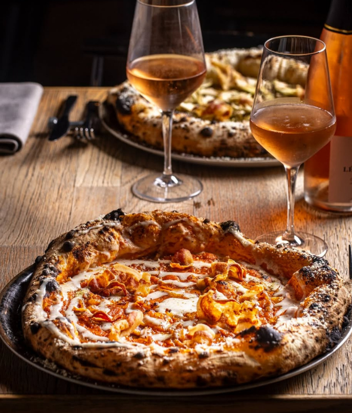 Napolitana contemporânea e espumante na Sant'Isidoro em Roma