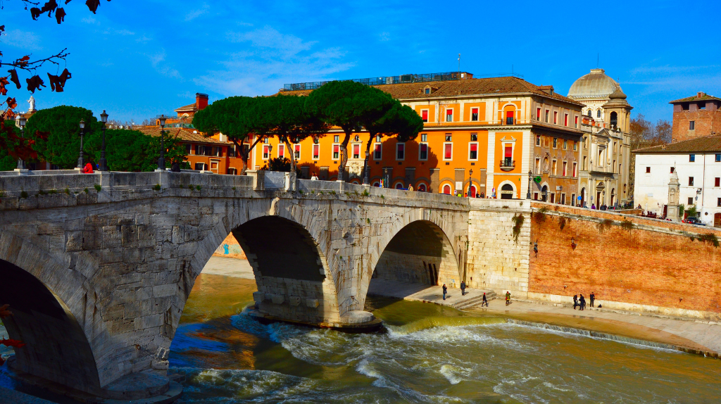 Do rio às praças, o bairro boêmio de Trastevere preserva a Roma medieval em ruas estreitas e fachadas vivas