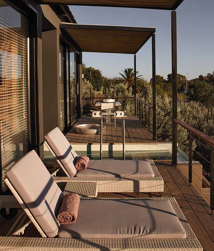 Terraço do The Olive Exclusive Boutique Hotel com vista para Windhoek.