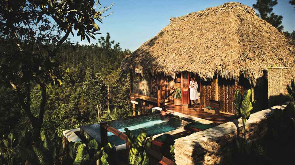Vila com piscina privativa no Blancaneaux Lodge, Belize, opção de onde ficar na Rota Maia unindo luxo, selva e aventura arqueológica