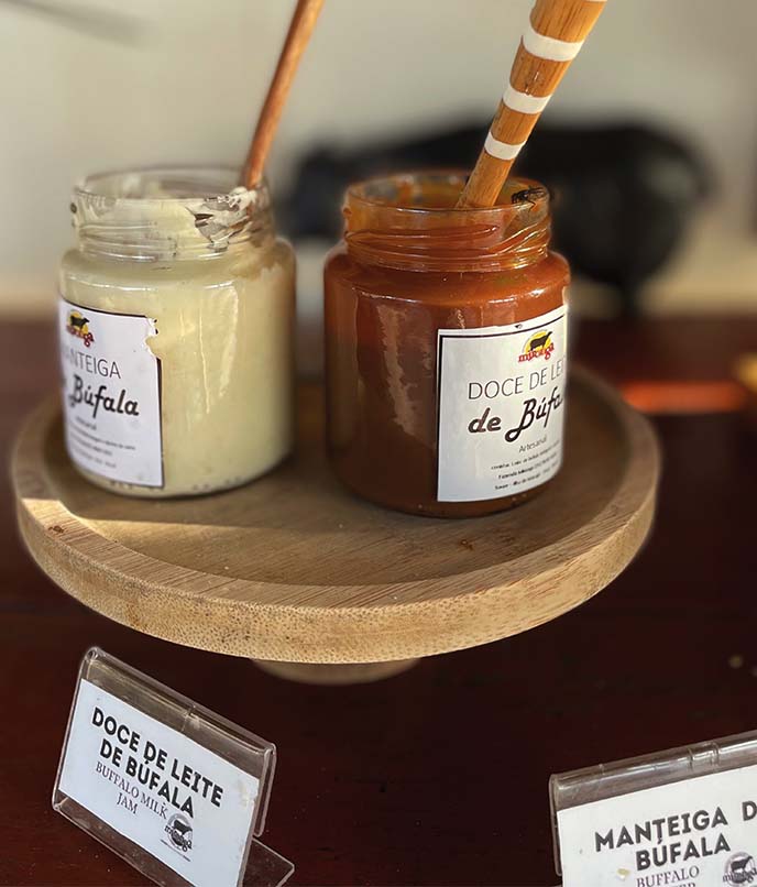 Potes de doce de leite e manteiga de búfala produzidos na Fazenda Mironga, referência em produtos marajoaras de Soure