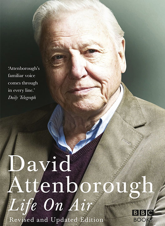 
Capas de livros de David Attenborough sobre natureza, vida selvagem, plantas e história natural, em artigo sobre seus 100 anos e legado ambiental.