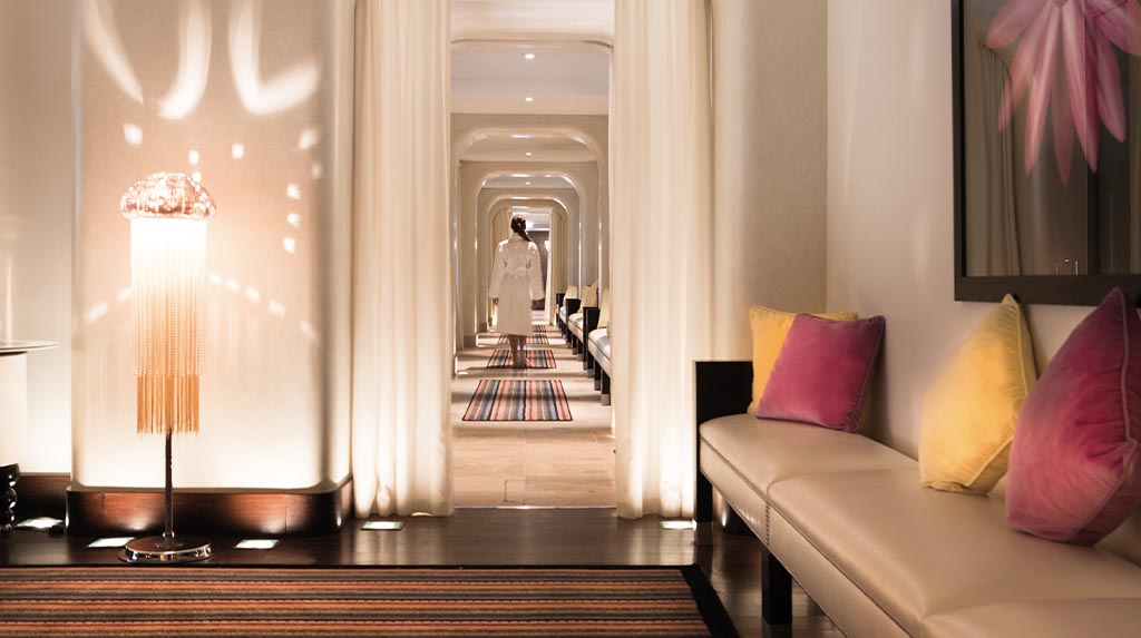 
Interior elegante do La Réserve Genève Hotel & Spa, perto de Genebra, na Suíça, em matéria sobre wellness, pausa e experiência de luxo no Nescens Spa