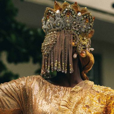 Seu trabalho também se aprofunda no sincretismo religioso e nas manifestações culturais