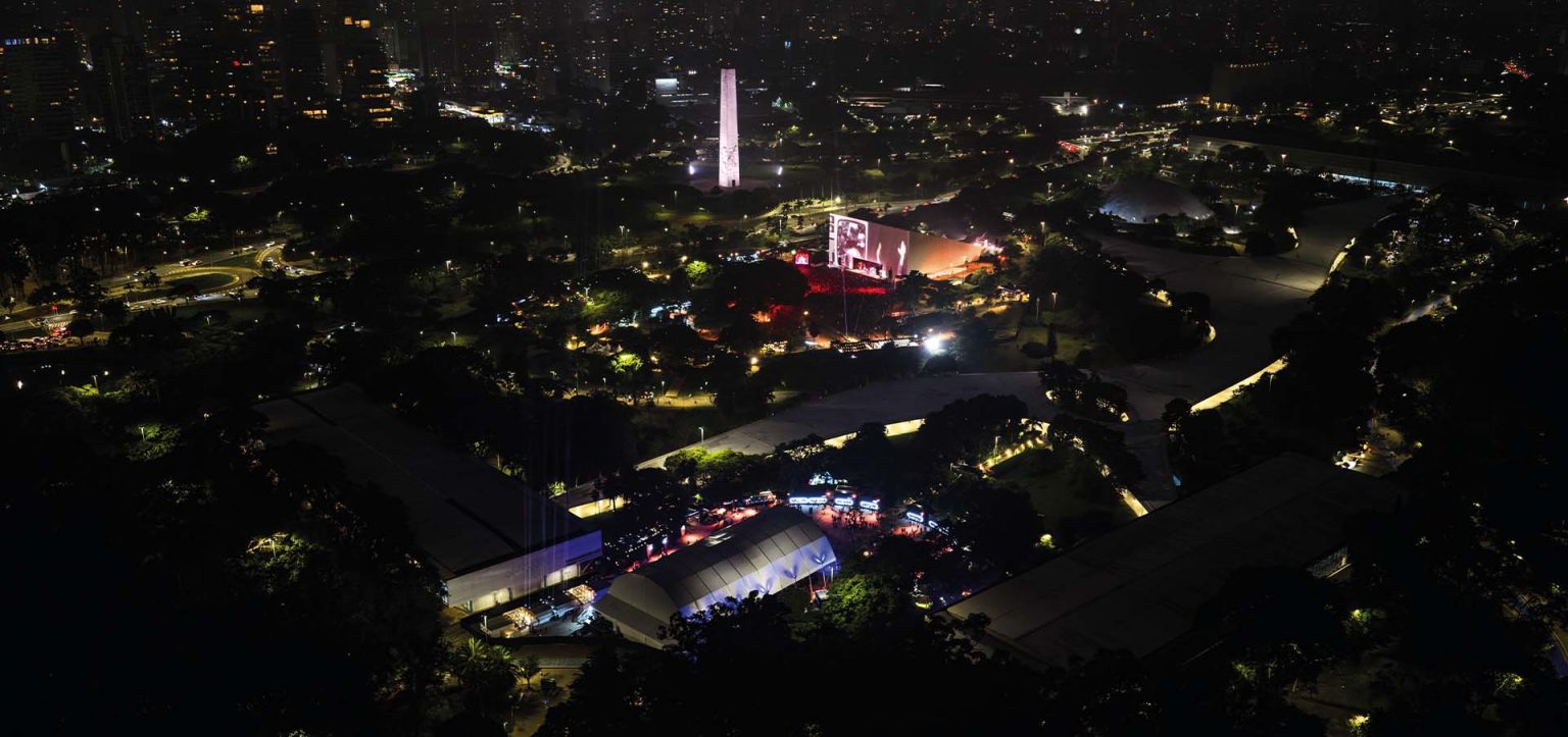 Vista sobre o Ibirapuera iluminado pelo C6 Fest
